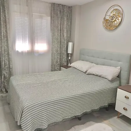 아파트 2 Bedroom Beachfront In Estepona, Malaga. 에스테포나