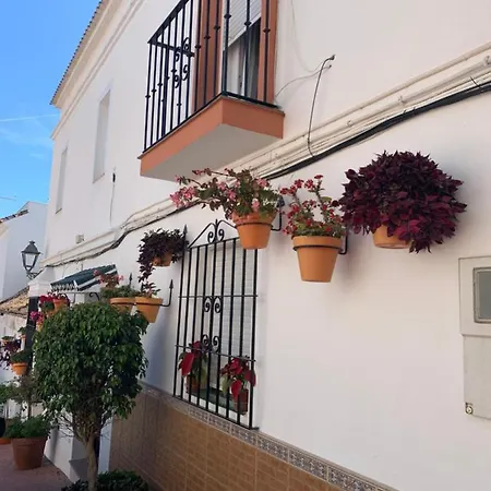 Apartment 2 Bedroom Beachfront In Estepona, Malaga. *